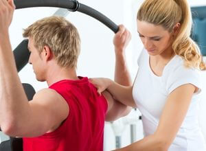 There are many factors to consider when choosing a sports physical therapist. 